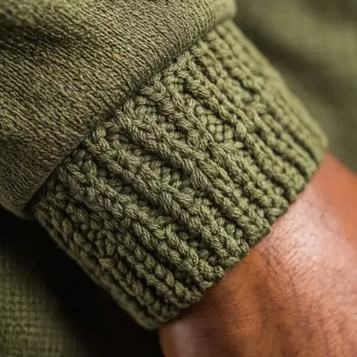 Ribbed cuff detail